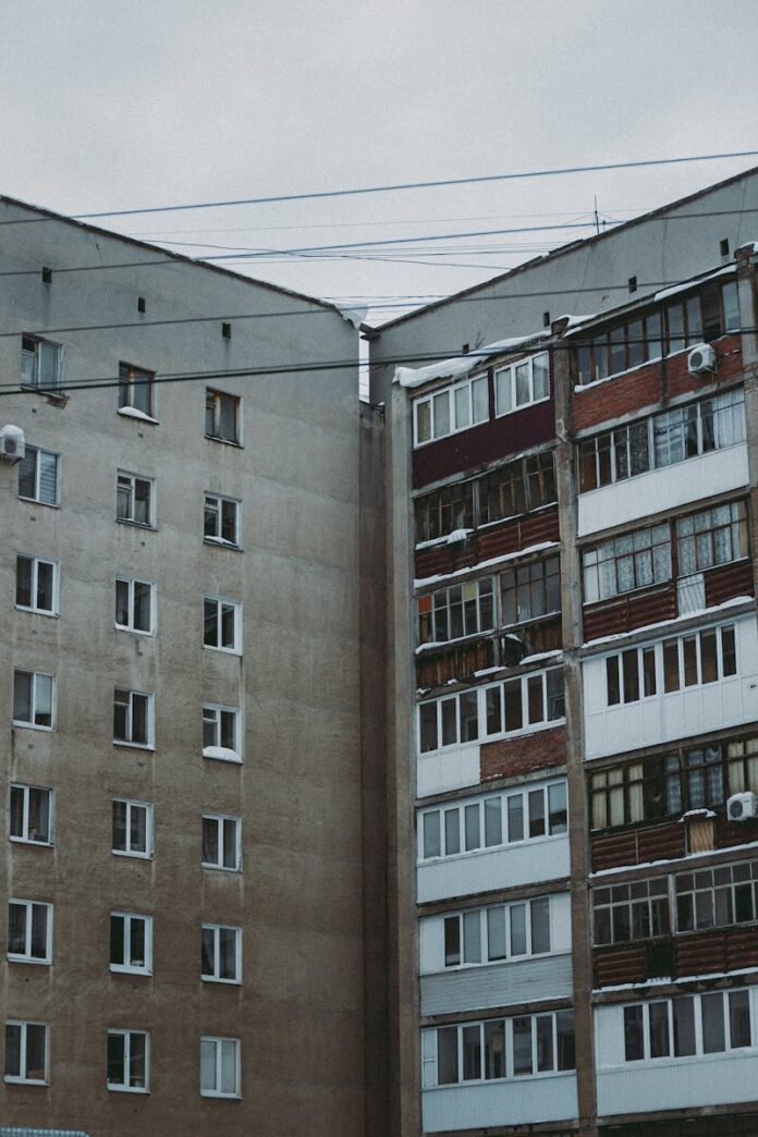 Przegląd popularnych metod wykończenia wnętrz w nowoczesnym budownictwie